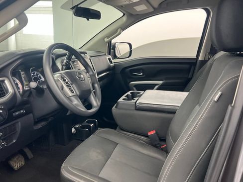 Used 2018 Nissan Titan SV RWD image 10
