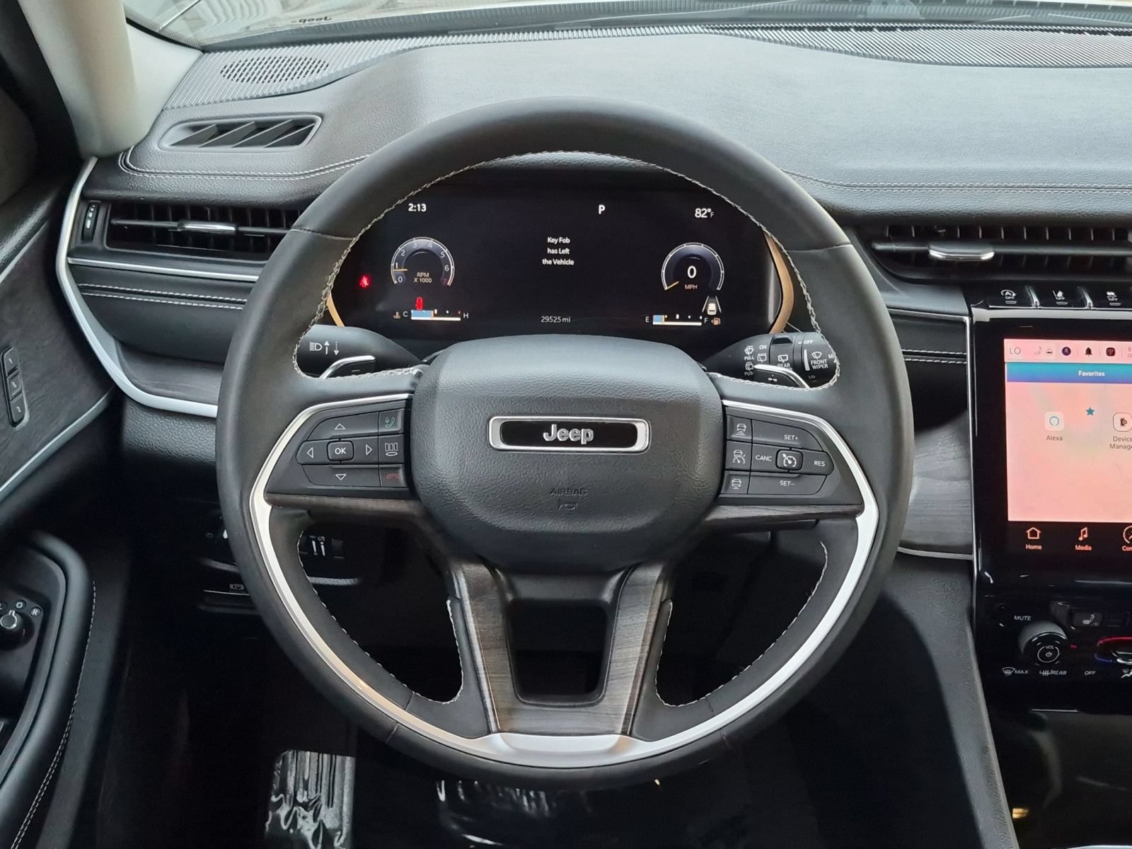 Used 2023 Jeep Grand Cherokee L Limited w/ Luxury Tech Group II RWD image 13