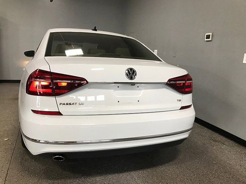 Used 2018 Volkswagen Passat 2.0T SE FWD image 4