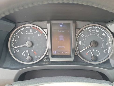 Used 2020 Toyota Tacoma TRD Off-Road AWD/4WD image 33