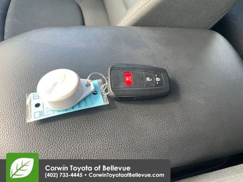 Used 2025 Toyota RAV4 XLE image 27