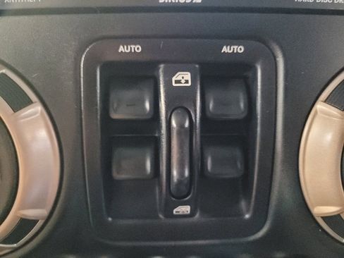 Used 2016 Jeep Wrangler Unlimited Sahara AWD/4WD image 27