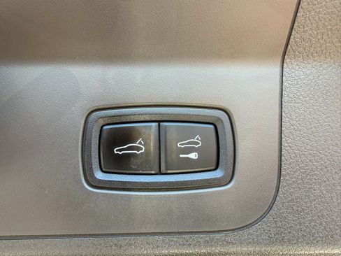 Used 2018 Porsche Panamera 4 AWD/4WD image 38