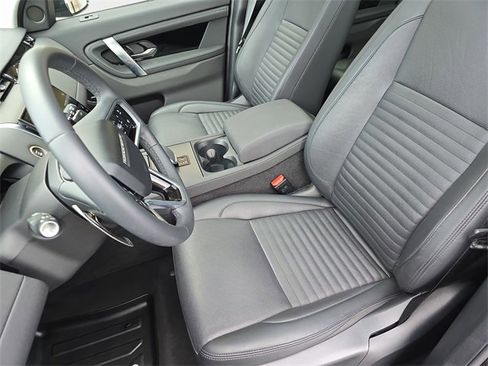 Used 2025 Land Rover Discovery Sport S image 15