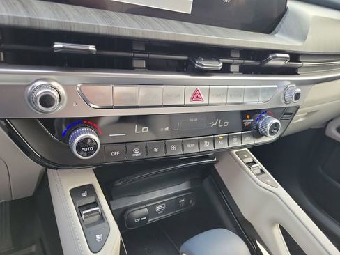 Used 2025 Kia Telluride EX image 22