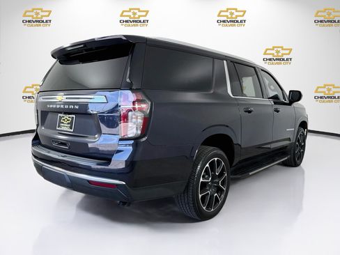 Used 2023 Chevrolet Suburban LS RWD image 8