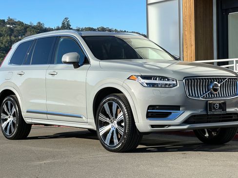 Used 2025 Volvo XC90 T8 Core w/ Climate Package image 9