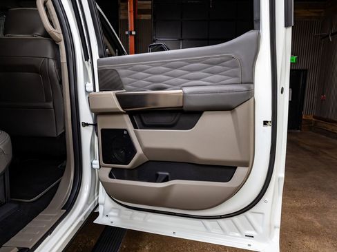 Used 2026 Ford F350 Platinum w/ Platinum Plus Package image 39