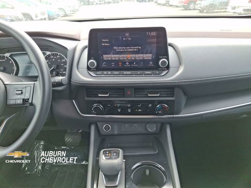 Used 2023 Nissan Rogue S image 11