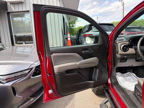Used 2025 Chevrolet Colorado ZR2 AWD/4WD image 14