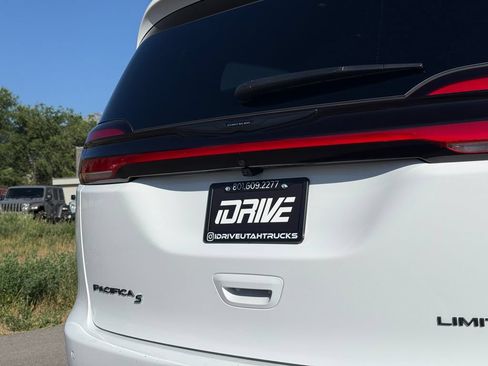 Used 2026 Chrysler Pacifica Limited w/ S Appearance Package FWD image 14