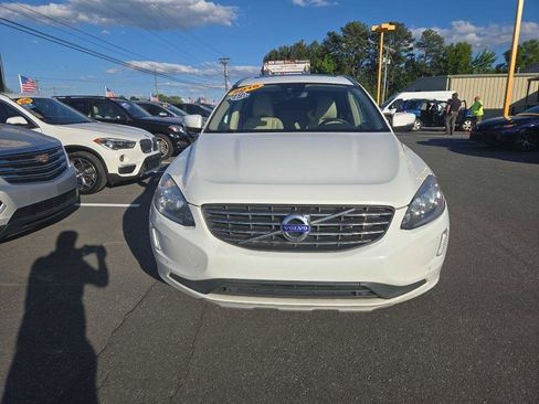 Used 2016 Volvo XC60 T6 w/ Proximity Package FWD image 2
