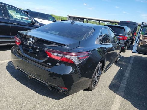 Used 2022 Toyota Camry SE FWD image 4