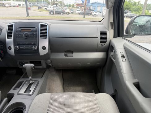Used 2009 Nissan Frontier SE w/ SE Value Truck Pkg AWD/4WD image 20
