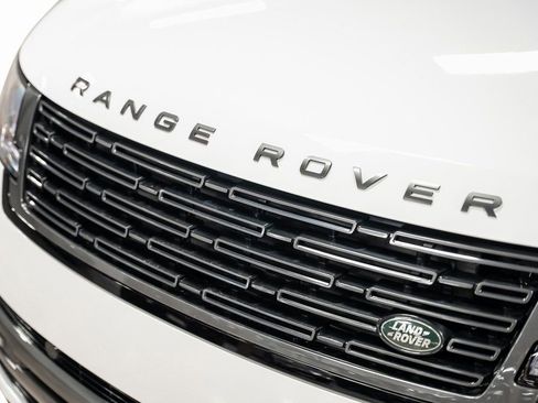 Used 2025 Land Rover Range Rover SE AWD/4WD image 10