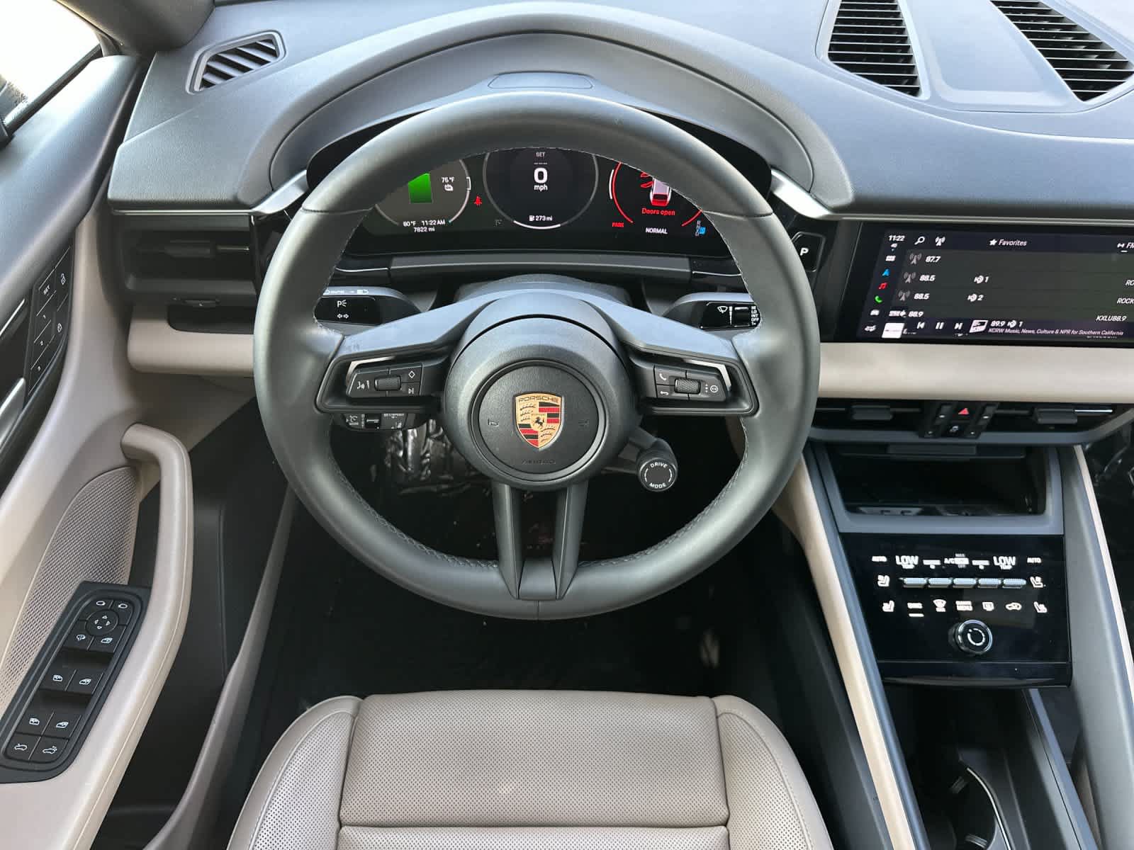 Certified 2025 Porsche Macan 4S Electric AWD/4WD image 15