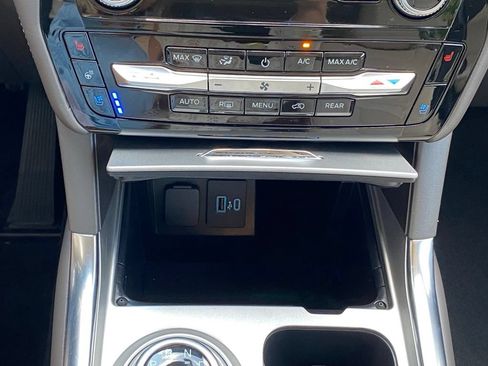 Used 2023 Ford Explorer Platinum w/ Technology Package AWD/4WD image 21