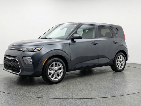 Used 2025 Kia Soul LX w/ LX Technology Package image 3
