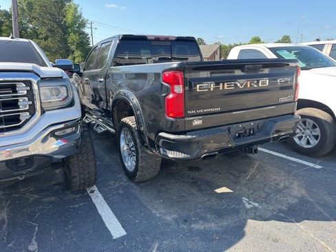 Used 2020 Chevrolet Silverado 1500 High Country w/ Technology Package AWD/4WD image 3