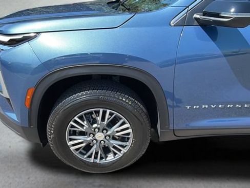 Used 2025 Chevrolet Traverse LT FWD image 37