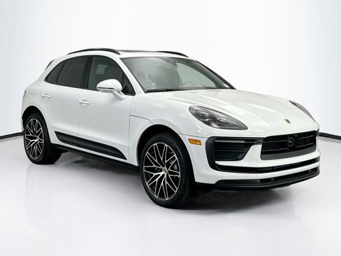 Used 2026 Porsche Macan AWD/4WD image 9