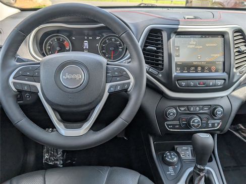 Used 2018 Jeep Cherokee Trailhawk w/ Quick Order Package 27L image 17