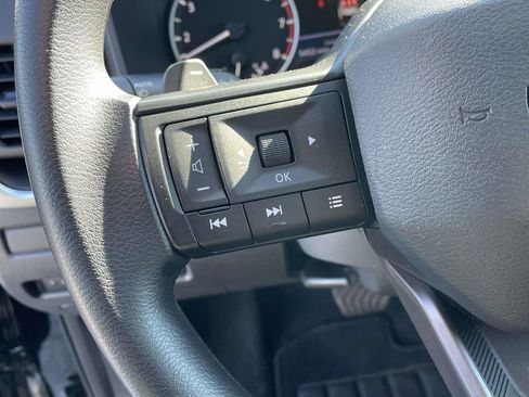 Used 2025 Nissan Rogue S image 18