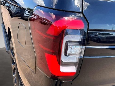 Used 2024 Ford Expedition Limited AWD/4WD image 31