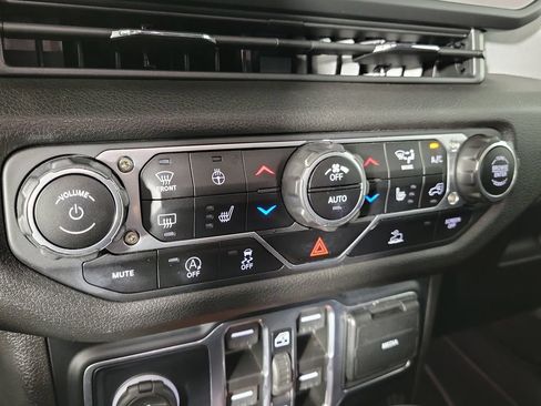 Used 2024 Jeep Wrangler Unlimited Sport AWD/4WD image 22