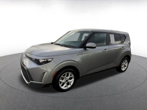 Used 2025 Kia Soul LX w/ LX Technology Package image 8