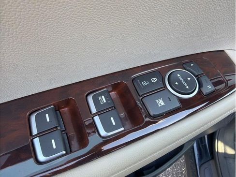 Used 2018 Kia Sorento LX Sport Utility 4D image 9