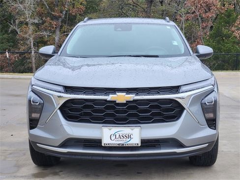 Certified 2024 Chevrolet Trax LT w/ Sunroof Package image 3