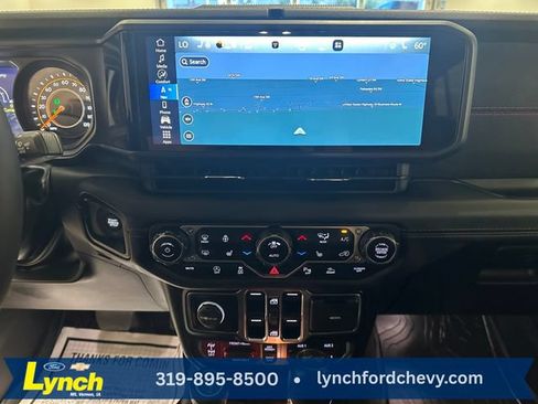 Used 2024 Jeep Wrangler Unlimited Rubicon AWD/4WD image 12