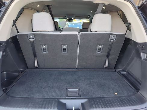 Used 2023 Honda Pilot LX image 6