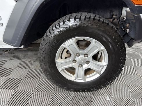 Used 2018 Jeep Wrangler Sport AWD/4WD image 12