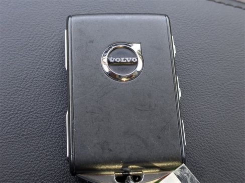 Certified 2023 Volvo XC60 B5 Plus w/ Climate Package image 32