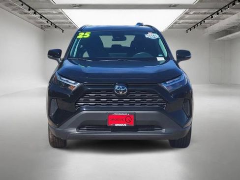 Used 2025 Toyota RAV4 XLE AWD/4WD image 9