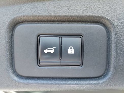 Used 2023 Nissan Pathfinder SL FWD image 34