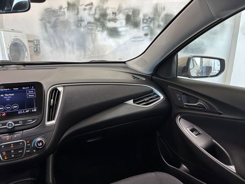 Used 2024 Chevrolet Malibu LT image 36