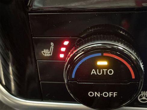 Used 2023 Nissan Rogue SL w/ SL Premium Package image 7