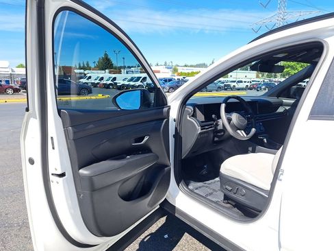 Used 2025 Hyundai Santa Cruz SEL FWD image 9