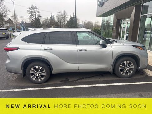 Used 2023 Toyota Highlander XLE image 8