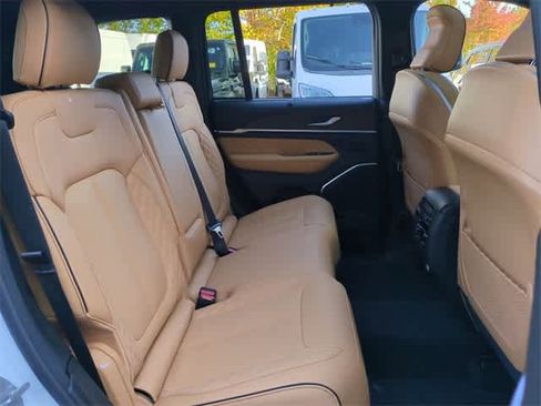 New 2025 Jeep Grand Cherokee Summit image 22