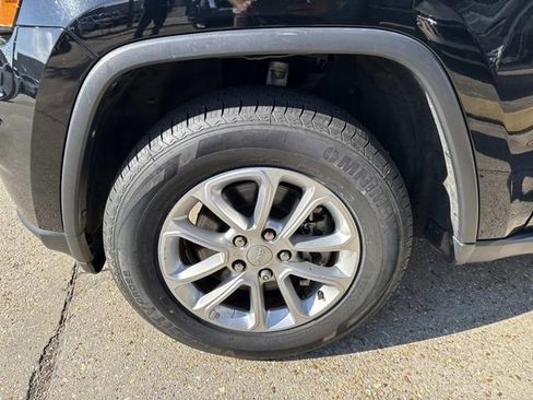 Used 2022 Jeep Grand Cherokee Laredo X image 3