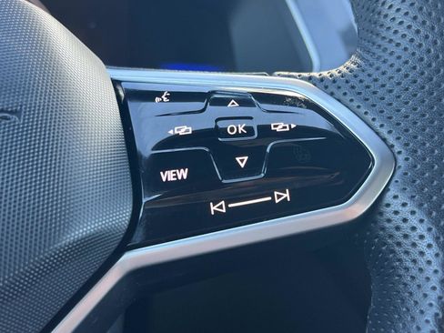 Certified 2023 Volkswagen Tiguan SE R-Line image 10