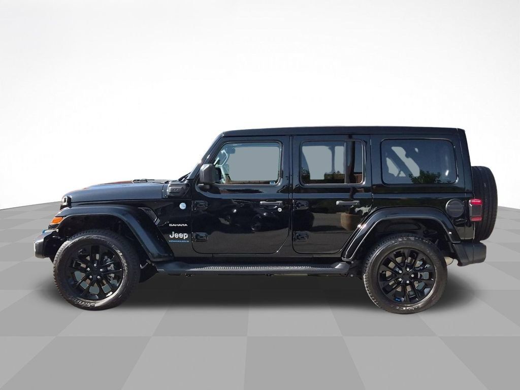 Used 2023 Jeep Wrangler Unlimited Sahara w/ Cold Weather Group AWD/4WD image 8