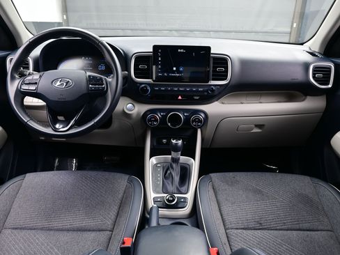 Certified 2025 Hyundai Venue Limited image 16