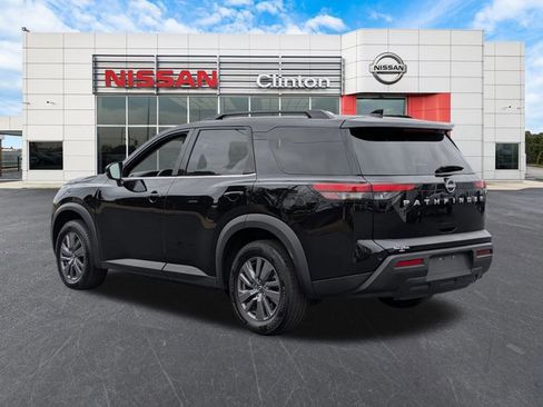 Certified 2025 Nissan Pathfinder SV image 5