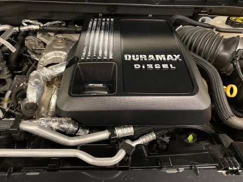 Used 2021 GMC Sierra 1500 Elevation w/ Preferred Package image 4