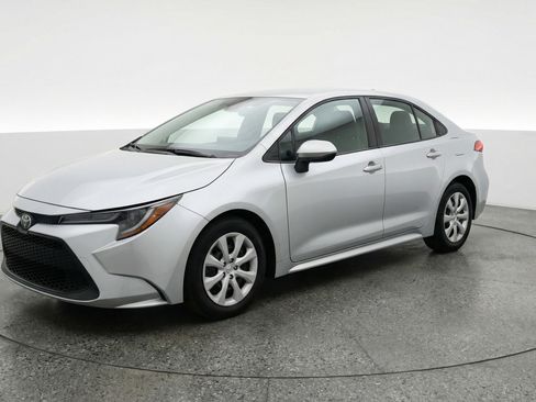 Used 2025 Toyota Corolla LE FWD image 3